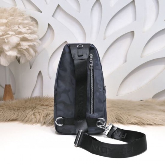 2024FW チェストバッグ PRADA プラダ 今年のトレンドを先取り 2024FW チェストバッグ PRADA プラダ 今年のトレンドを先取り