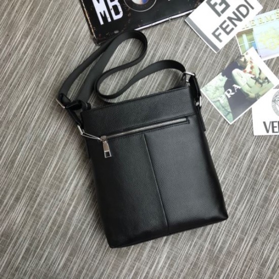 2024FW ショルダーバッグ VERSACE ヴェルサーチェ 再入荷が嬉しい 2024FW ショルダーバッグ VERSACE ヴェルサーチェ 再入荷が嬉しい