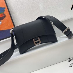 BALENCIAGA バレンシアガ 2024FW 秋冬の必需アイテム ショルダーバッグ