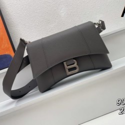 BALENCIAGA バレンシアガ 2024FW 秋冬の必需アイテム ショルダーバッグ