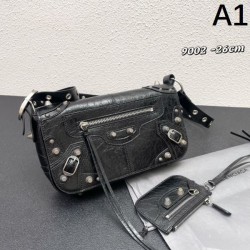 BALENCIAGA バレンシアガ 2024FW 呼び声が高い新名品 ショルダーバッグ