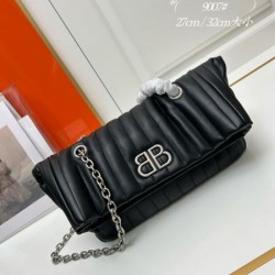 BALENCIAGA バレンシアガ 2024FW 今注目度が上がって トートバッグ