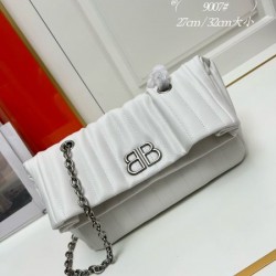 BALENCIAGA バレンシアガ 2024FW 今注目度が上がって トートバッグ