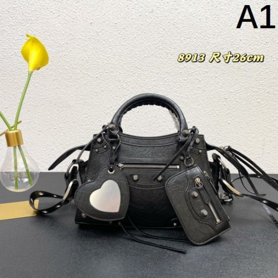 BALENCIAGA バレンシアガ 2024FW 秋に大注目アイテム トートバッグ BALENCIAGA バレンシアガ 2024FW 秋に大注目アイテム トートバッグ