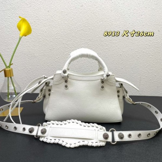 BALENCIAGA バレンシアガ 2024FW 秋に大注目アイテム トートバッグ BALENCIAGA バレンシアガ 2024FW 秋に大注目アイテム トートバッグ