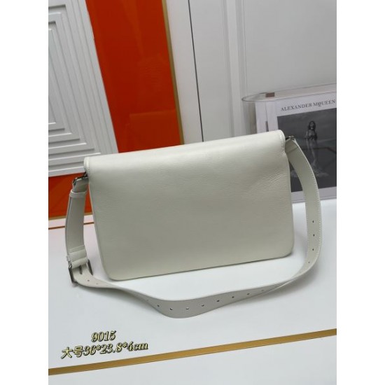 BALENCIAGA バレンシアガ 2024FW ベスト系のアイテム トートバッグ BALENCIAGA バレンシアガ 2024FW ベスト系のアイテム トートバッグ