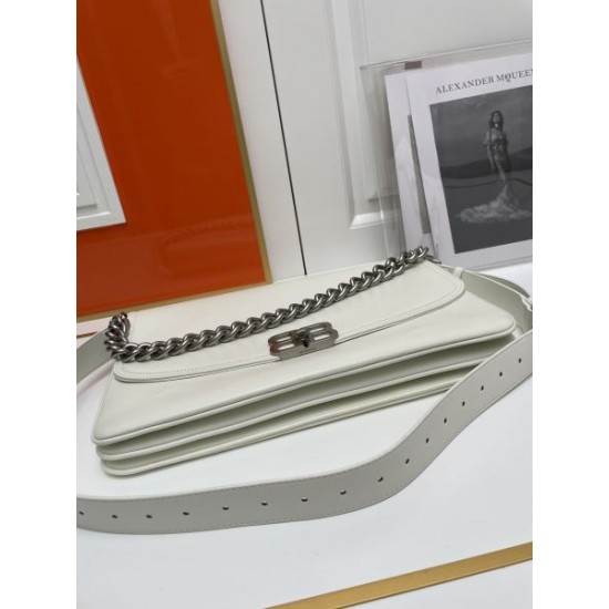 BALENCIAGA バレンシアガ 2024FW ベスト系のアイテム トートバッグ BALENCIAGA バレンシアガ 2024FW ベスト系のアイテム トートバッグ