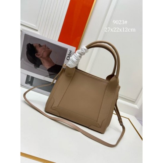 BALENCIAGA バレンシアガ 2024FW カジュアル感を出す トートバッグ BALENCIAGA バレンシアガ 2024FW カジュアル感を出す トートバッグ
