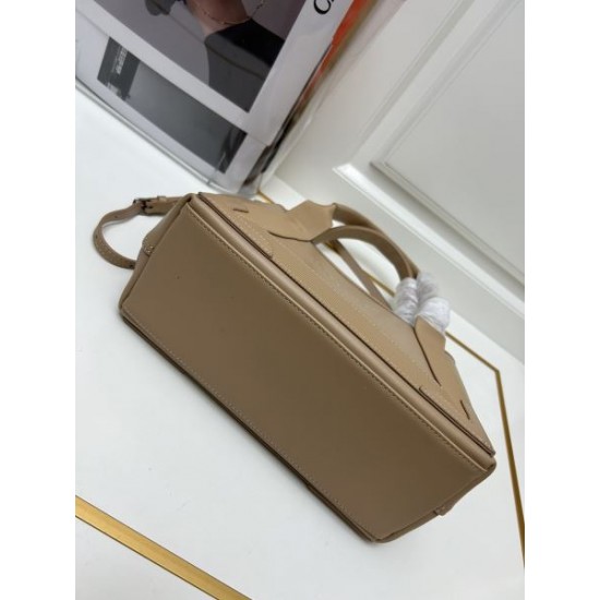 BALENCIAGA バレンシアガ 2024FW カジュアル感を出す トートバッグ BALENCIAGA バレンシアガ 2024FW カジュアル感を出す トートバッグ