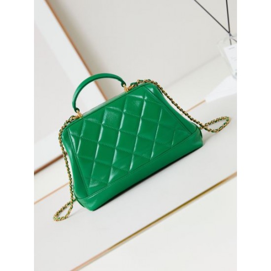 CHANEL シャネル 2024FW 今年のトレンドを先取り トートバッグ CHANEL シャネル 2024FW 今年のトレンドを先取り トートバッグ