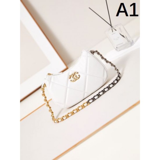 CHANEL シャネル 2024FW 相性が良く断然オススメ トートバッグ CHANEL シャネル 2024FW 相性が良く断然オススメ トートバッグ