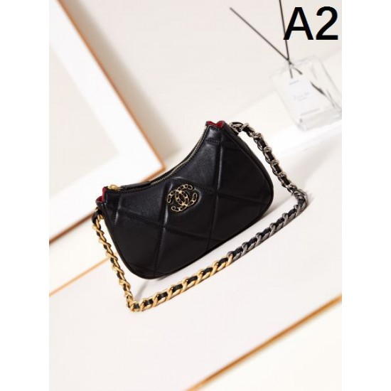 CHANEL シャネル 2024FW 相性が良く断然オススメ トートバッグ CHANEL シャネル 2024FW 相性が良く断然オススメ トートバッグ