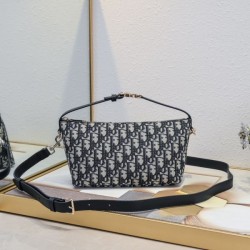 DIOR ディオール 2024FW 引き続き注目のスタイル トートバッグ