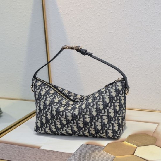 DIOR ディオール 2024FW 引き続き注目のスタイル トートバッグ DIOR ディオール 2024FW 引き続き注目のスタイル トートバッグ
