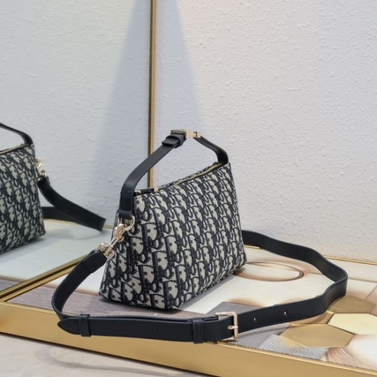 DIOR ディオール 2024FW 引き続き注目のスタイル トートバッグ DIOR ディオール 2024FW 引き続き注目のスタイル トートバッグ
