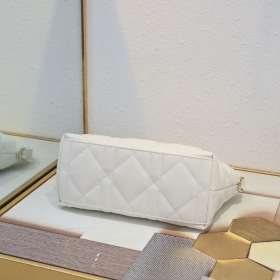 DIOR ディオール 2024FW 秋冬季超人気限定コラボ トートバッグ DIOR ディオール 2024FW 秋冬季超人気限定コラボ トートバッグ