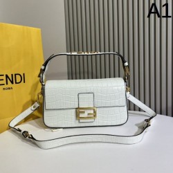 FENDI フェンデイ 2024FW この秋欠かせないアイテム トートバッグ