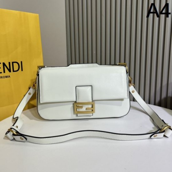 FENDI フェンデイ 2024FW この秋欠かせないアイテム トートバッグ FENDI フェンデイ 2024FW この秋欠かせないアイテム トートバッグ