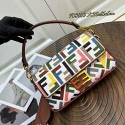 FENDI フェンデイ 2024FW 季節の変わり目に活躍する トートバッグ
