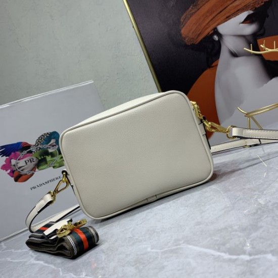 PRADA プラダ 2024FW 今年の秋はこれで決まり ショルダーバッグ PRADA プラダ 2024FW 今年の秋はこれで決まり ショルダーバッグ