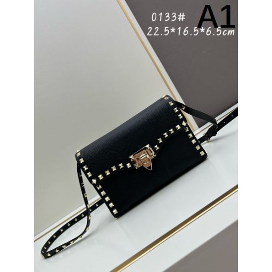 VALENTINO ヴァレンティノ 2024FW 超おすすめ ショルダーバッグ VALENTINO ヴァレンティノ 2024FW 超おすすめ ショルダーバッグ