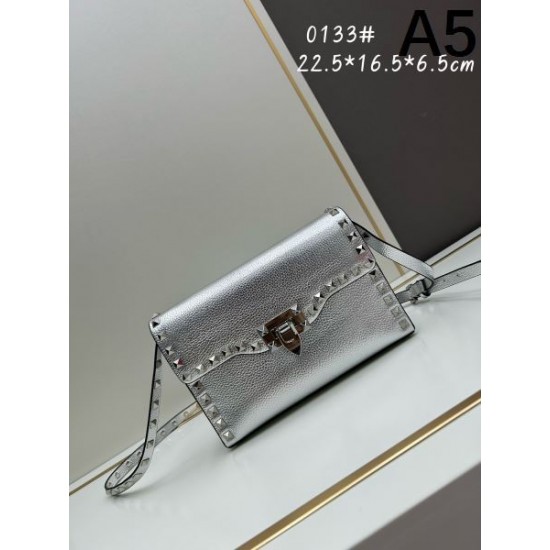 VALENTINO ヴァレンティノ 2024FW 超おすすめ ショルダーバッグ VALENTINO ヴァレンティノ 2024FW 超おすすめ ショルダーバッグ