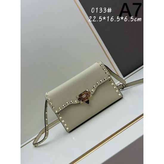 VALENTINO ヴァレンティノ 2024FW 超おすすめ ショルダーバッグ VALENTINO ヴァレンティノ 2024FW 超おすすめ ショルダーバッグ