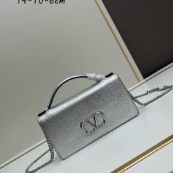 VALENTINO ヴァレンティノ 2024FW 魅力を持つ ショルダーバッグ