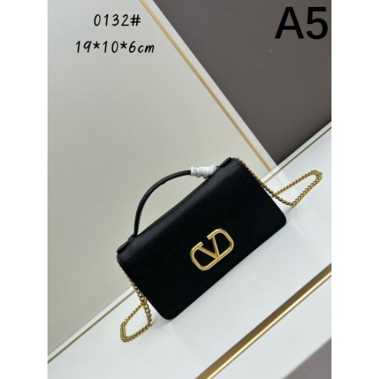 VALENTINO ヴァレンティノ 2024FW 魅力を持つ ショルダーバッグ
