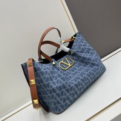 VALENTINO ヴァレンティノ 2024FW 高い活用度 トートバッグ