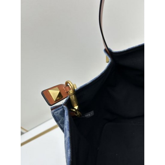 VALENTINO ヴァレンティノ 2024FW 高い活用度 トートバッグ