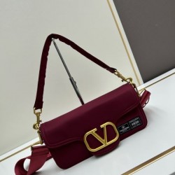 VALENTINO ヴァレンティノ 2024FW 絶大な人気 トートバッグ