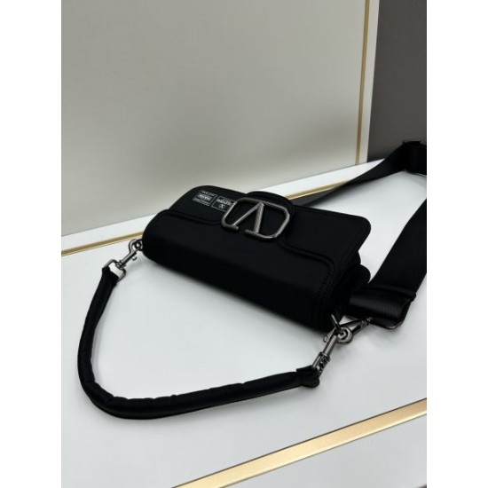 VALENTINO ヴァレンティノ 2024FW 絶大な人気 トートバッグ