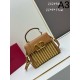 VALENTINO ヴァレンティノ 2024FW 今季新入荷 トートバッグ VALENTINO ヴァレンティノ 2024FW 今季新入荷 トートバッグ