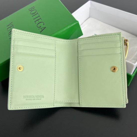 BOTTEGA VENETA ボッテガヴェネタ 2024FW 圧倒的な高級感 二つ折り財布 BOTTEGA VENETA ボッテガヴェネタ 2024FW 圧倒的な高級感 二つ折り財布