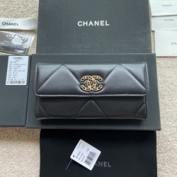 CHANEL シャネル 2024FW これからの季節、大活躍 長財布