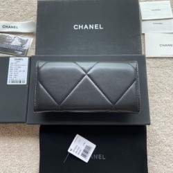 CHANEL シャネル 2024FW これからの季節、大活躍 長財布