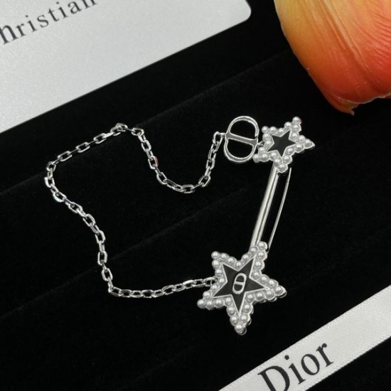 2025SS DIOR ディオール セレブが今シーズン手に入れ ブローチ 2025SS DIOR ディオール セレブが今シーズン手に入れ ブローチ
