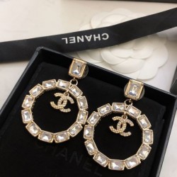 2025SS CHANEL シャネル 都会的な印象のスタイル イヤリング