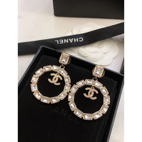 2025SS CHANEL シャネル 都会的な印象のスタイル イヤリング 2025SS CHANEL シャネル 都会的な印象のスタイル イヤリング