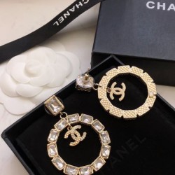 2025SS CHANEL シャネル 都会的な印象のスタイル イヤリング