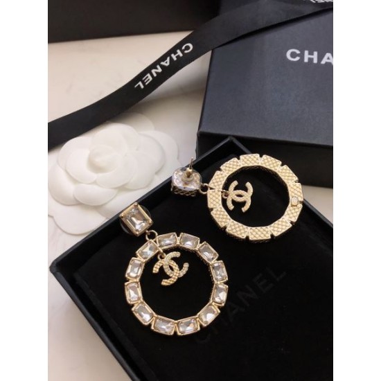 2025SS CHANEL シャネル 都会的な印象のスタイル イヤリング 2025SS CHANEL シャネル 都会的な印象のスタイル イヤリング
