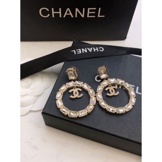 2025SS CHANEL シャネル 都会的な印象のスタイル イヤリング 2025SS CHANEL シャネル 都会的な印象のスタイル イヤリング