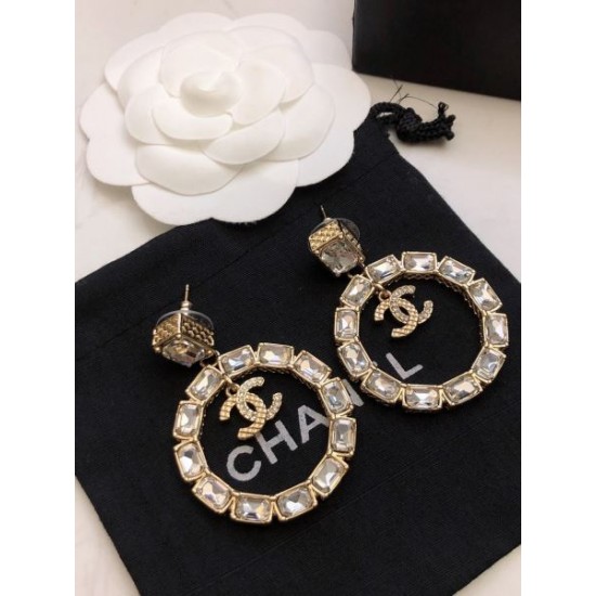 2025SS CHANEL シャネル 都会的な印象のスタイル イヤリング 2025SS CHANEL シャネル 都会的な印象のスタイル イヤリング