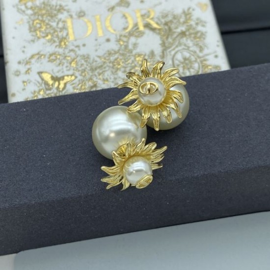 2025SS DIOR ディオール おしゃれ度をUPする新着 イヤリング 2025SS DIOR ディオール おしゃれ度をUPする新着 イヤリング