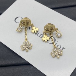 2025SS DIOR ディオール リラックスした雰囲気に イヤリング