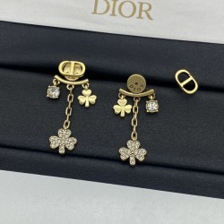 2025SS DIOR ディオール リラックスした雰囲気に イヤリング