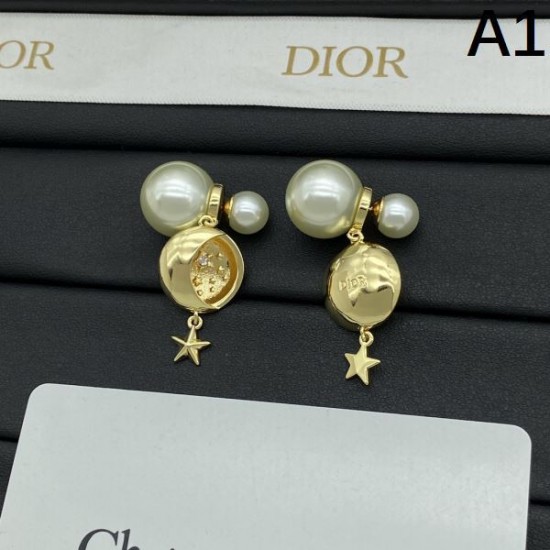 2025SS DIOR ディオール トレンドを追求した新作 イヤリング 2025SS DIOR ディオール トレンドを追求した新作 イヤリング