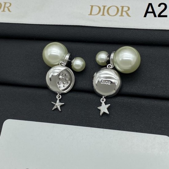 2025SS DIOR ディオール トレンドを追求した新作 イヤリング 2025SS DIOR ディオール トレンドを追求した新作 イヤリング