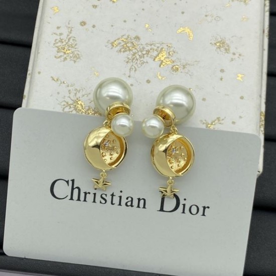 2025SS DIOR ディオール トレンドを追求した新作 イヤリング 2025SS DIOR ディオール トレンドを追求した新作 イヤリング